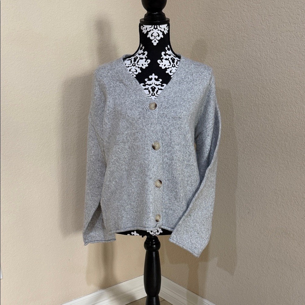 Elegant Gray Women's Cardigan